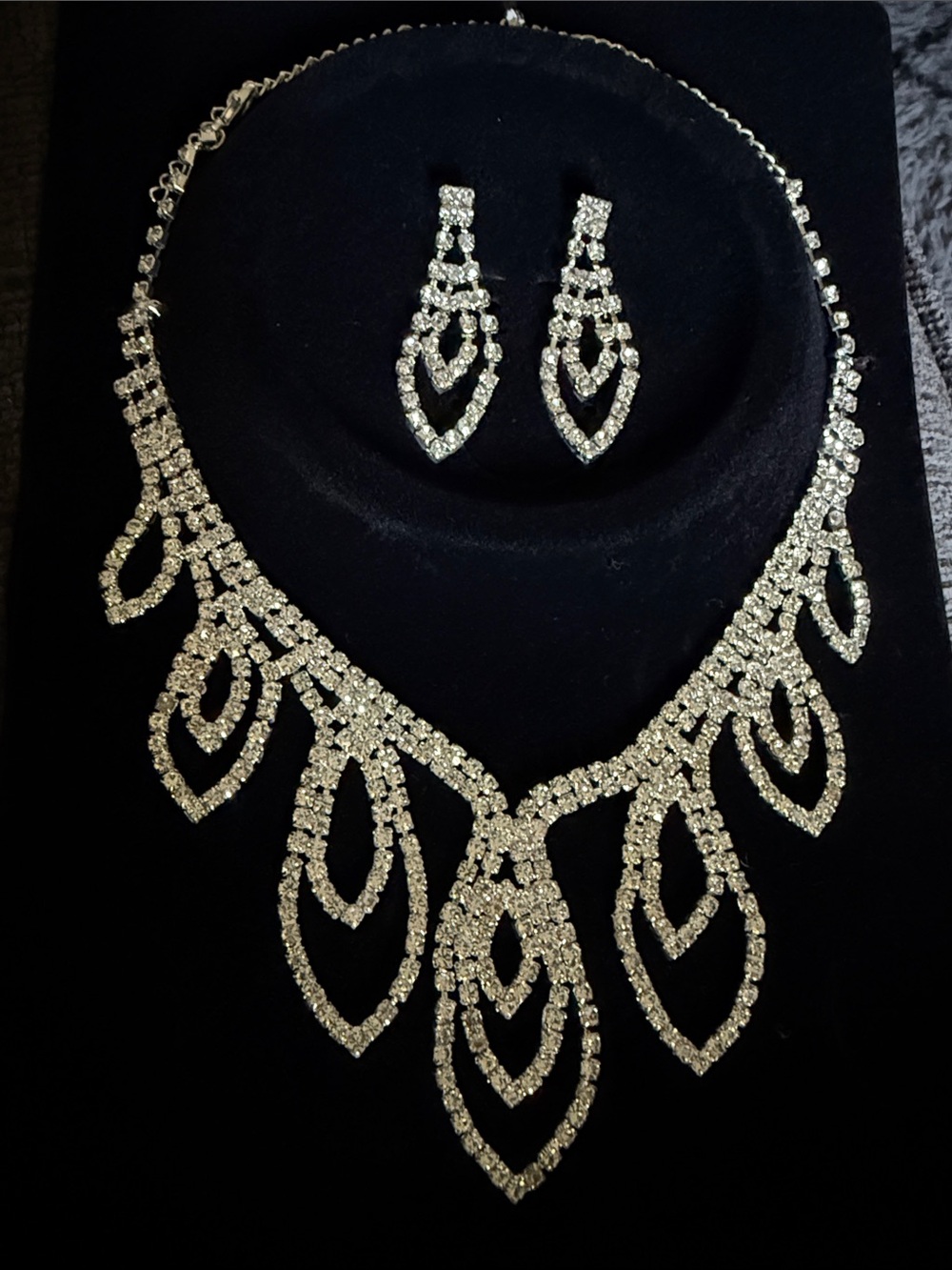NWT Peacock Crystal Feather Teardrop Statement Necklace & Earring Set